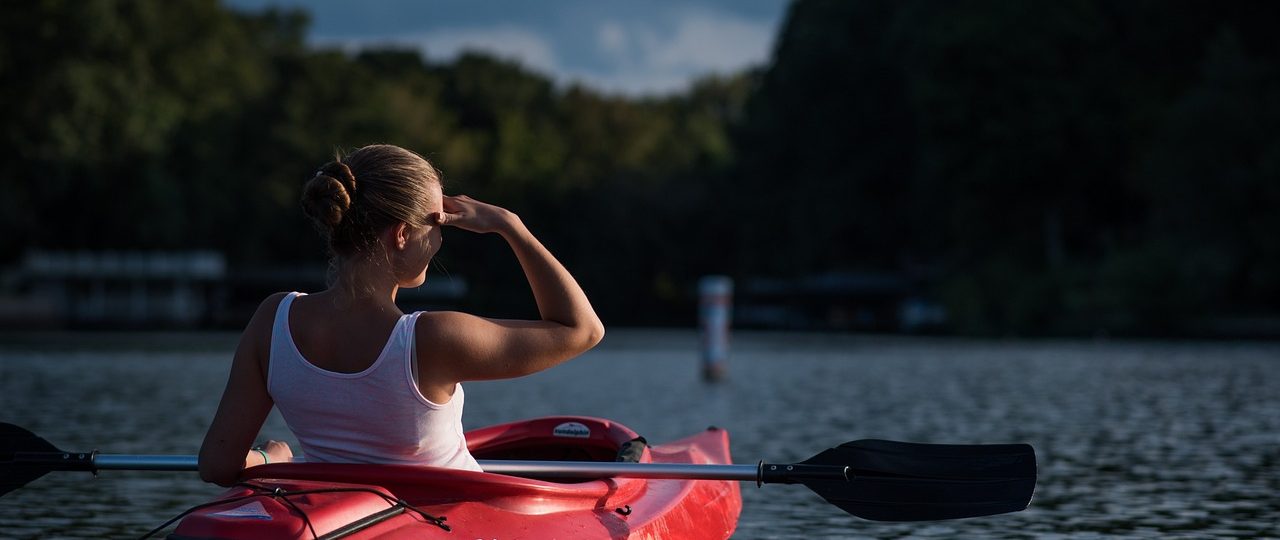 découvrez l'univers passionnant du canoë : aventure, nature et sensations fortes au fil de l'eau. parfait pour les amateurs de plein air, le canoë vous offre l'opportunité d'explorer des paysages magnifiques tout en pratiquant une activité physique agréable. que vous soyez débutant ou expert, embarquez pour des excursions inoubliables en solo ou en groupe !