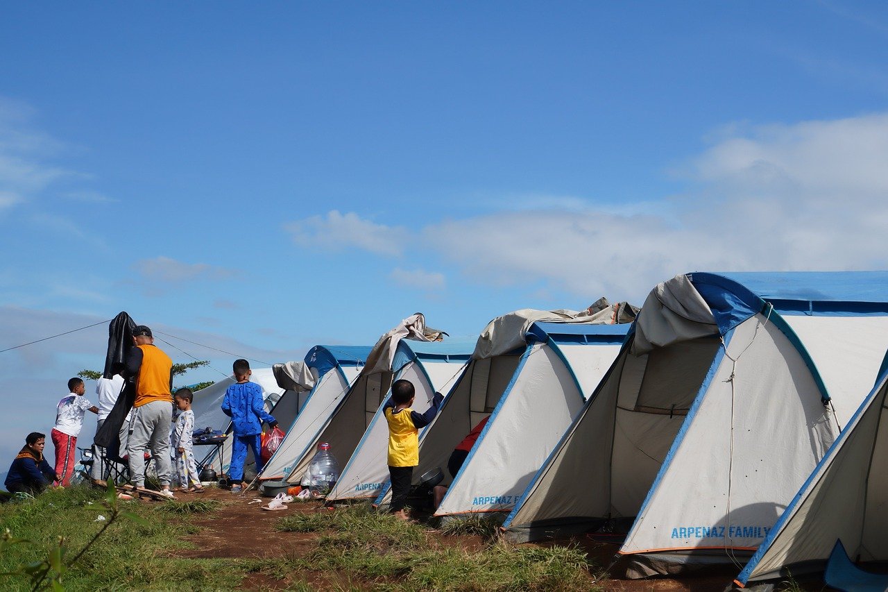 découvrez l'aventure du wild camping, une expérience immersive en pleine nature qui vous permet de vous reconnecter avec l'environnement. échappez à la routine quotidienne, établissez votre campement dans des lieux sauvages et profitez de la tranquillité des grands espaces. préparez-vous à explorer des paysages magnifiques tout en respectant la faune et la flore qui vous entourent.