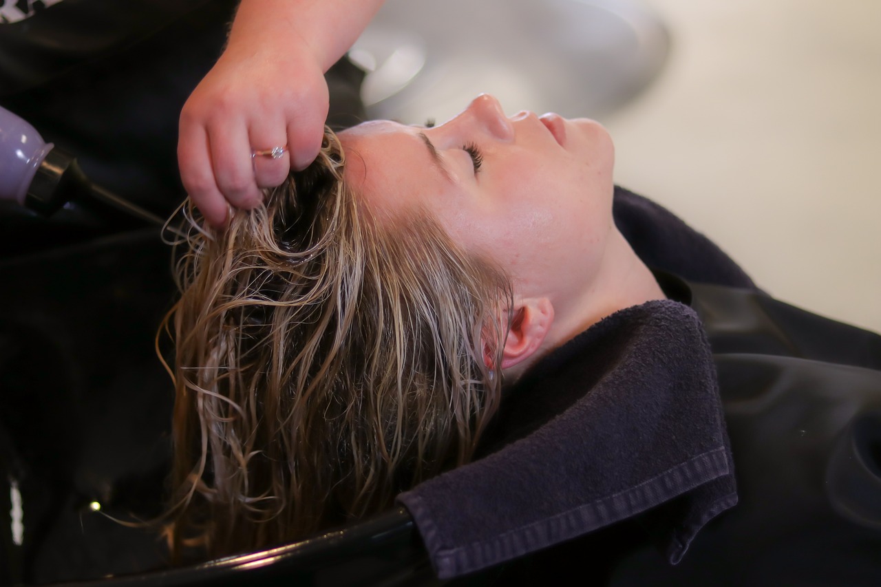 découvrez notre salon, un espace convivial dédié à la détente et à l'esthétique. profitez d'un ambiance chaleureuse pour des moments de partage entre amis ou en famille, tout en découvrant nos services uniques et personnalisés.