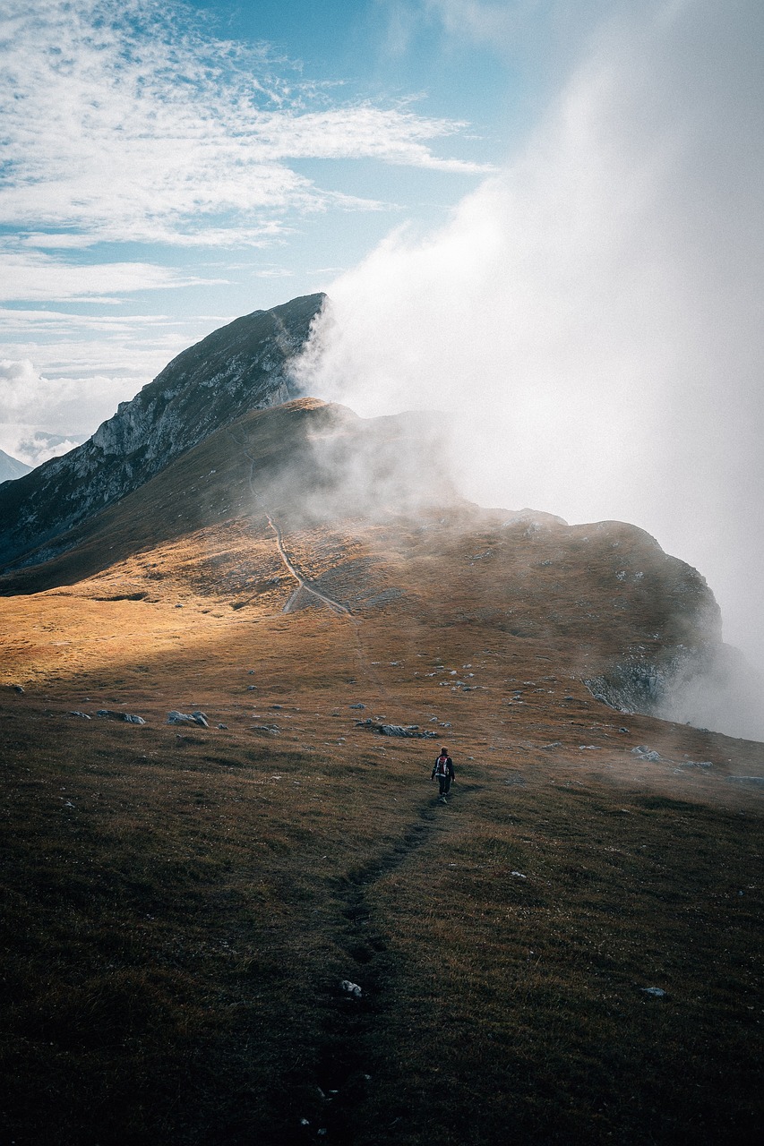 découvrez des hébergements uniques et immersifs pour vos aventures en pleine nature. que ce soit dans des cabanes perchées, des tentes luxueuses ou des refuges de montagne, trouvez l'évasion parfaite pour des souvenirs inoubliables. réservez votre séjour d'aventure dès aujourd'hui!