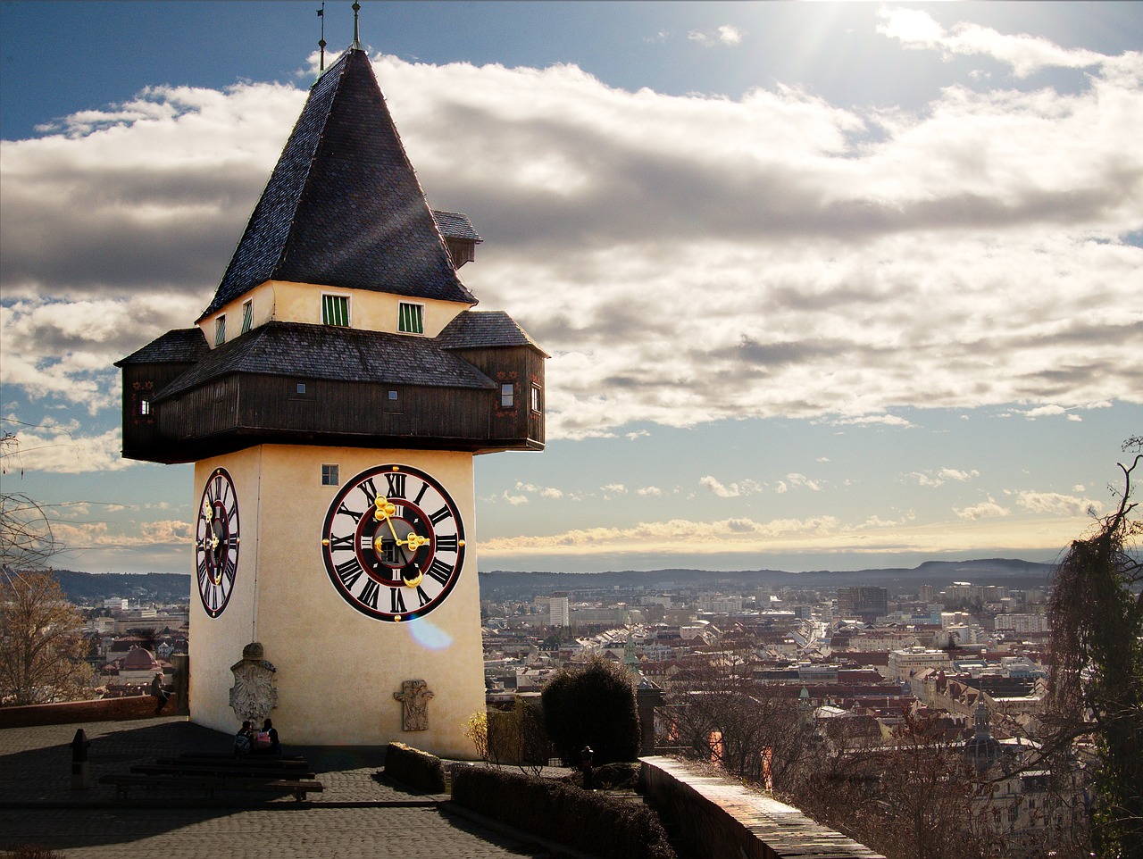 découvrez graz, la charmante ville autrichienne alliant histoire, culture et modernité. explorez ses ruelles pittoresques, ses musées fascinants et savourez une cuisine locale délicieuse dans un cadre enchanteur.