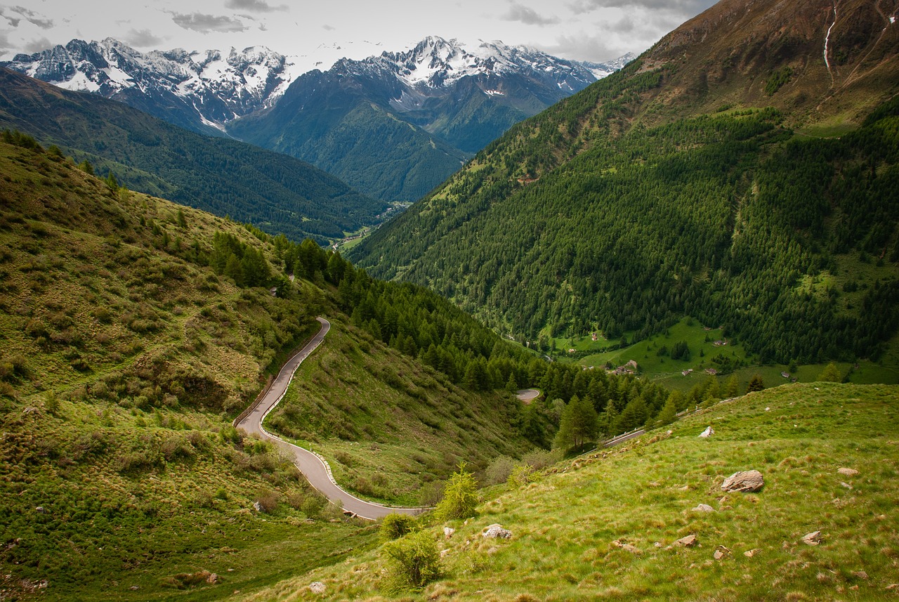 découvrez le monde à travers le prisme des cultures. ce guide de voyage culturel vous emmène à la rencontre des traditions, des cuisines et des histoires locales, pour une expérience enrichissante et authentique. voyagez autrement et plongez au cœur de la diversité culturelle.