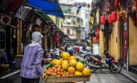 découvrez hanoi, la captivante capitale du vietnam, où l'histoire millénaire rencontre la vie moderne. explorez ses temples pittoresques, dégustez une délicieuse cuisine de rue et imprégnez-vous de l'atmosphère vibrante de ses marchés animés.