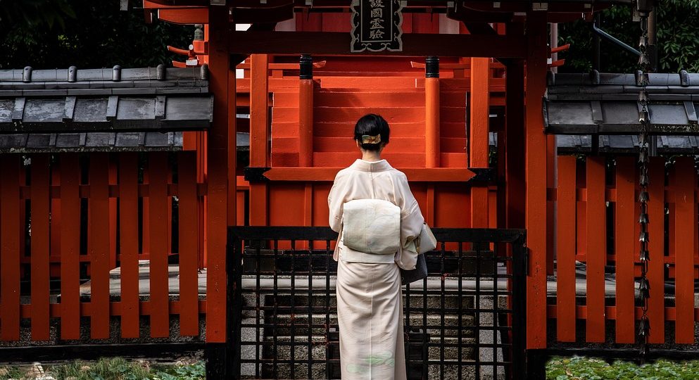 découvrez l'univers fascinant des costumes traditionnels à travers le monde, mettant en lumière l'héritage culturel et les savoir-faire artisanaux qui perdurent au fil des générations.