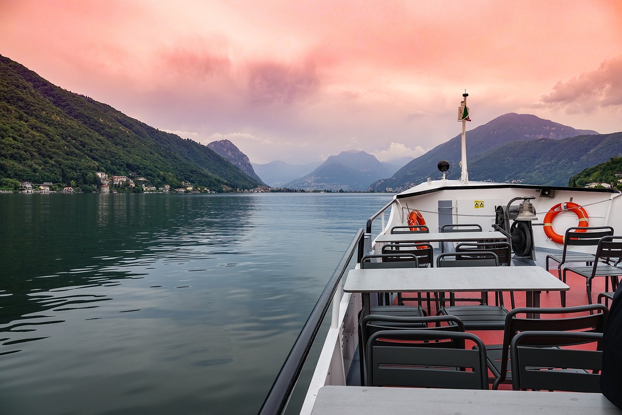 découvrez lugano, une charmante ville suisse au bord du lac, réputée pour son climat doux, ses magnifiques paysages alpins et sa culture vibrante. explorez ses parcs luxuriants, savourez une cuisine délicieuse et appréciez l'architecture italienne typique.