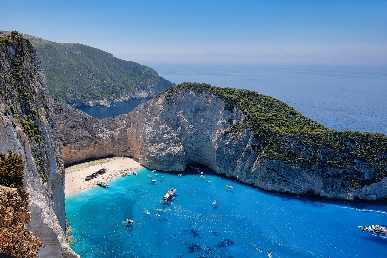 découvrez la beauté envoûtante de la méditerranée : des paysages époustouflants, une culture riche et une cuisine savoureuse qui éveillent vos sens. plongez dans l'histoire et la diversité des pays méditerranéens.