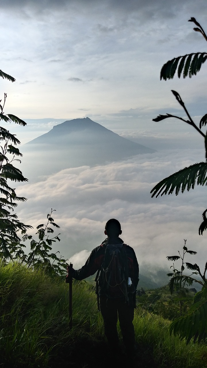 découvrez les joies du voyage en solo : une aventure enrichissante qui vous permet de vous échanger à vous-même, d'explorer de nouveaux horizons et de rencontrer des personnes inspirantes. que vous recherchiez la sérénité d'une retraite paisible ou l'excitation d'une ville animée, le voyage en solo offre une liberté inégalée pour créer des souvenirs inoubliables.