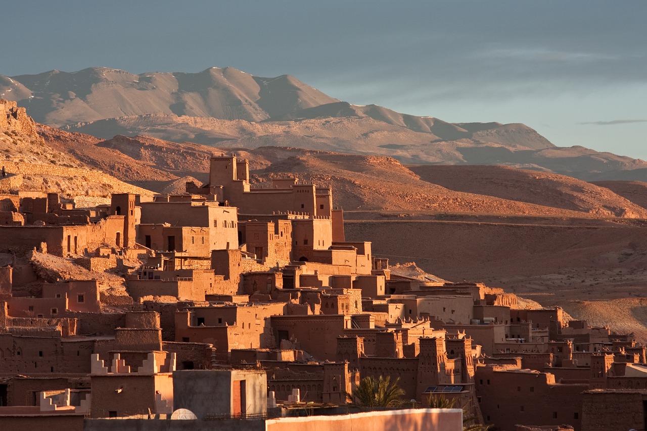 découvrez l'univers fascinant de la casbah, un symbole emblématique de l'architecture méditerranéenne, où l'histoire se mêle à la culture. explorez ses ruelles pittoresques, ses maisons traditionnelles et plongez dans l'ambiance authentique de ce quartier historique.