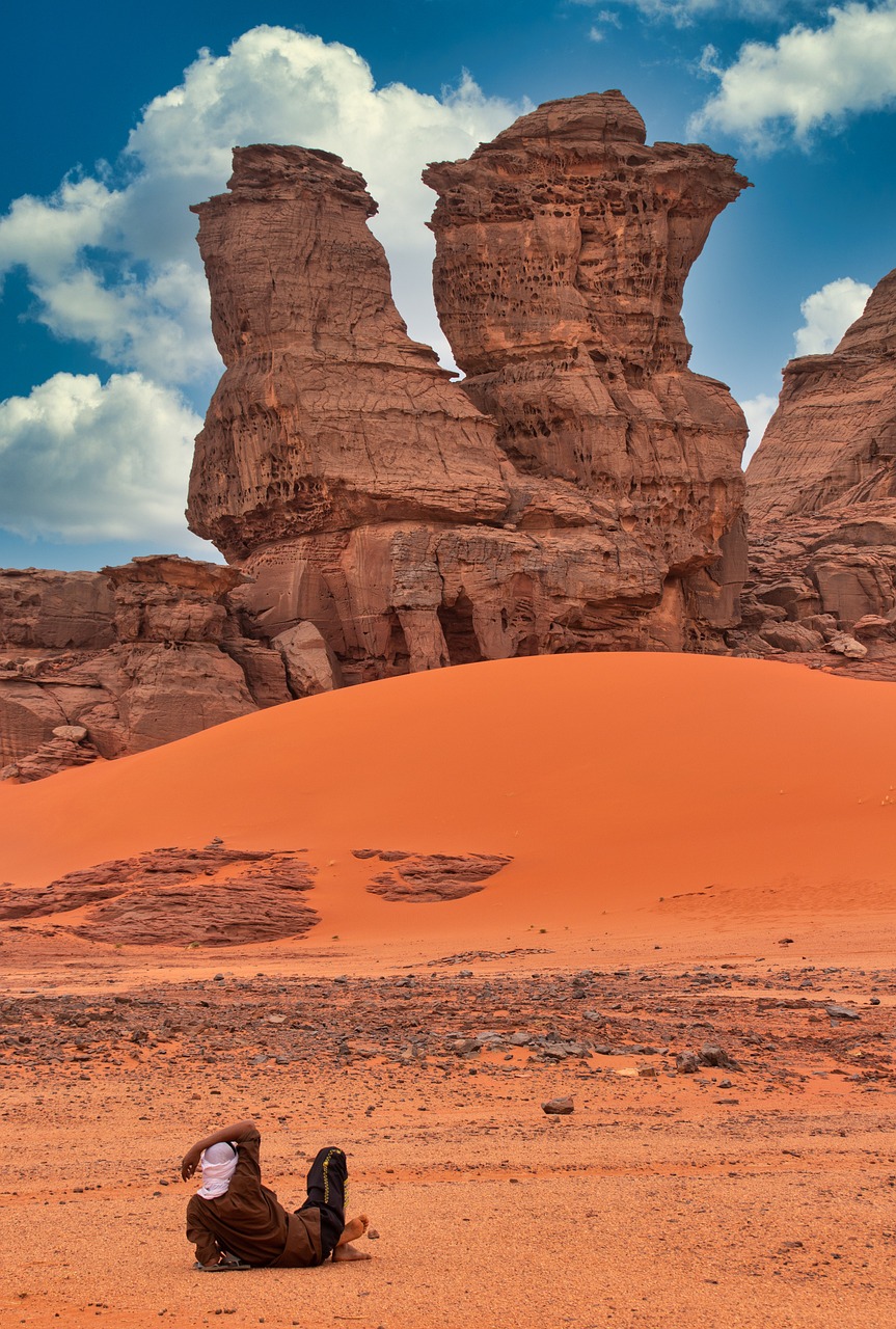 découvrez l'algérie, un pays riche en histoire et en paysages diversifiés, allant des dunes du sahara aux côtes méditerranéennes. explorez sa culture vibrante, sa gastronomie savoureuse et ses sites historiques fascinants.