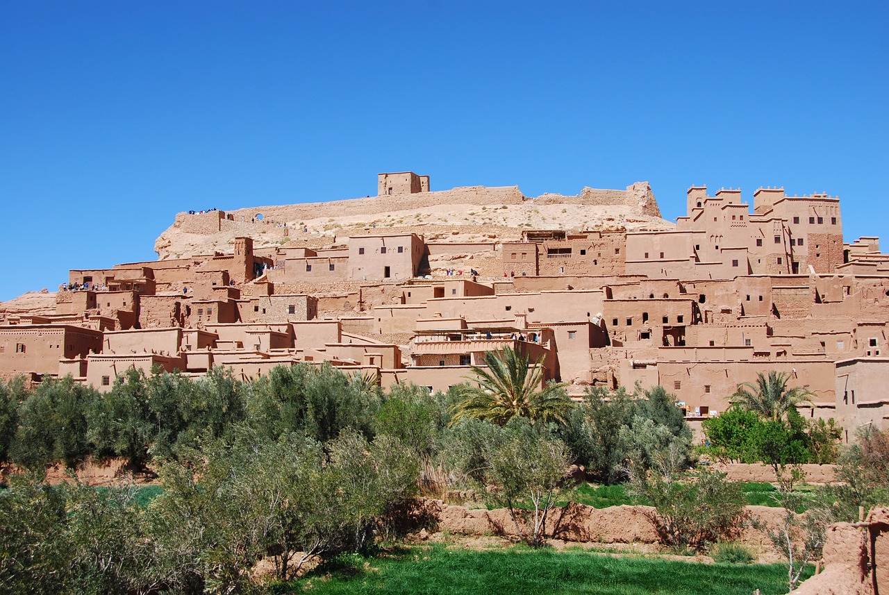 découvrez l'univers fascinant de la casbah, un symbole emblématique de l'architecture et de la culture méditerranéenne. plongez dans ses ruelles pittoresques, ses marchés vibrant de couleurs et ses traditions séculaires, tout en explorant son histoire riche et ses influences multiculturelles.