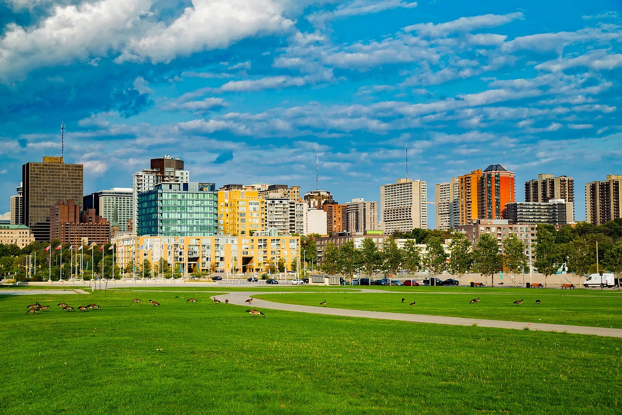 découvrez ottawa, la capitale du canada, connue pour ses monuments historiques, ses institutions gouvernementales, et ses magnifiques paysages au bord de la rivière. explorez ses musées fascinants, ses festivals culturels et son ambiance conviviale qui en font une destination incontournable pour les visiteurs.