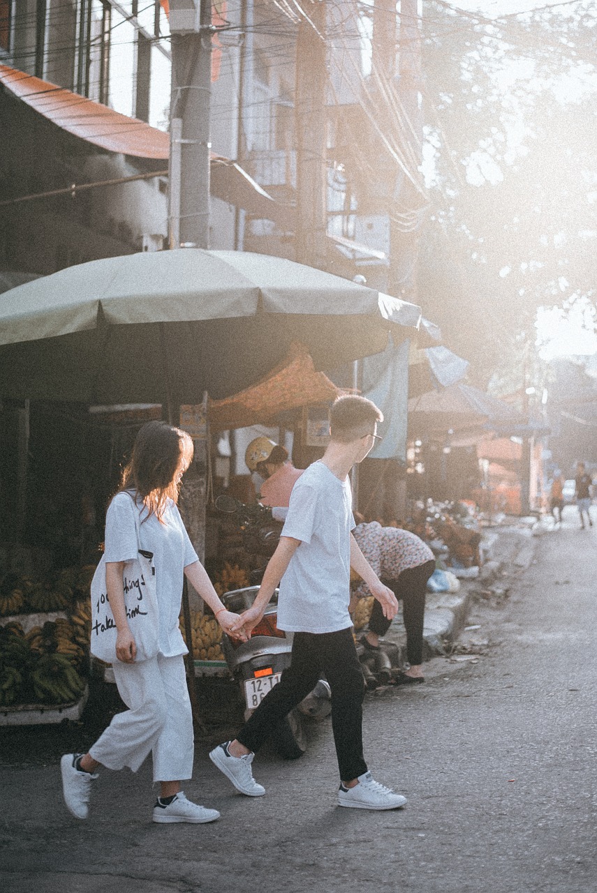 découvrez des escapades romantiques inoubliables qui vous plongeront dans des moments de tendresse et de connexion. que ce soit des retraites dans des hôtels de charme, des balades au bord de la mer ou des dîners aux chandelles, retrouvez l'inspiration pour célébrer l'amour et créer des souvenirs magiques à deux.