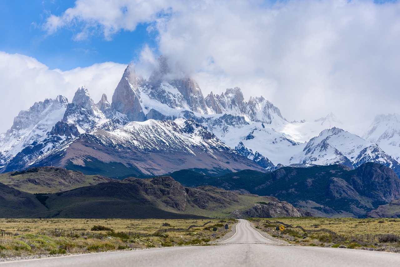 découvrez les merveilles du tourisme en amérique du sud : paysages époustouflants, cultures riches et aventures inoubliables vous attendent. explorez des destinations emblématiques comme le machu picchu, les chutes d'iguazu et la patagonie pour une expérience unique au cœur de ce continent fascinant.