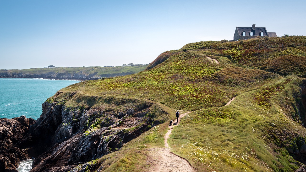 découvrez l'aventure ultime avec notre guide sur le trekking. explorez des paysages époustouflants, vivez des expériences inoubliables et préparez-vous à une immersion totale en pleine nature. que vous soyez débutant ou passionné, nos conseils vous aideront à choisir le meilleur itinéraire et à profiter pleinement de votre expédition.