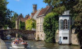 découvrez les villes romantiques idéales pour une escapade inoubliable en amoureux. explorez des ruelles charmantes, des restaurants intimes et des paysages enchanteurs qui créent une atmosphère parfaite pour vos moments de passion.