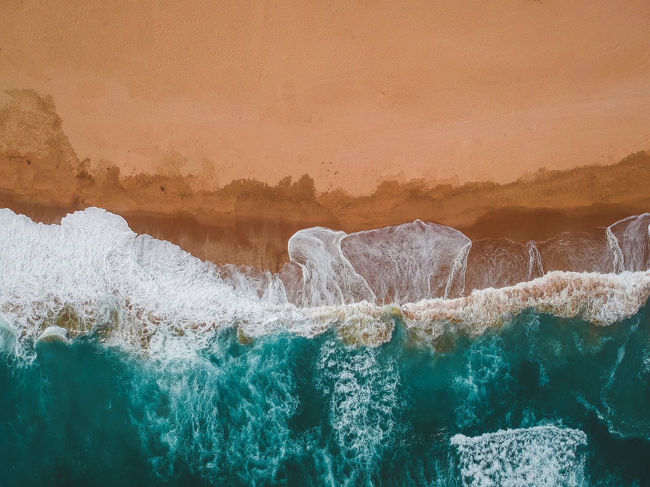 découvrez des plages idylliques où le sable doré et les eaux cristallines s'unissent pour créer un havre de paix. que vous cherchiez à vous détendre au soleil, à pratiquer des sports nautiques ou à explorer des paysages marins, nos plages vous offrent une expérience inoubliable. évadez-vous et profitez de la beauté naturelle des côtes.