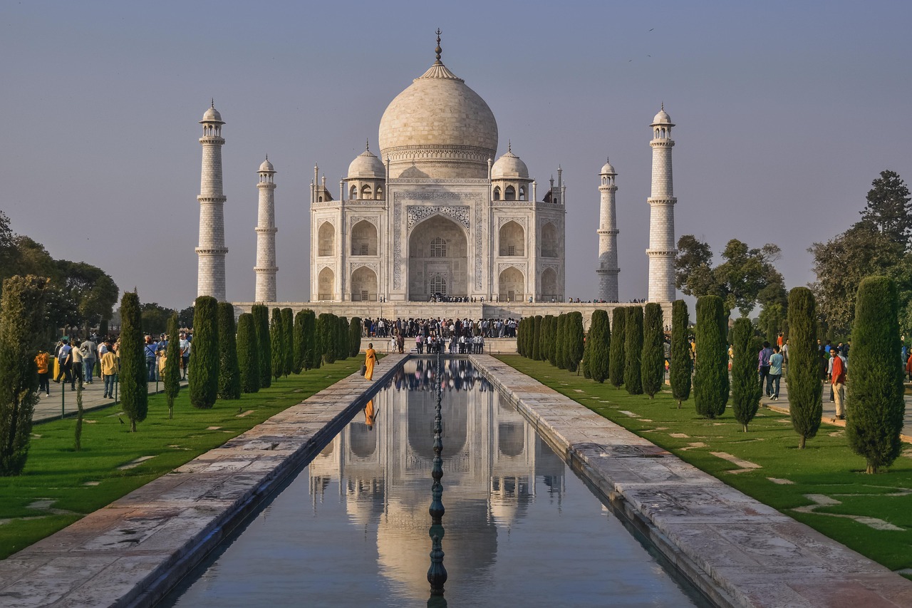 découvrez les monuments historiques emblématiques qui témoignent du riche passé culturel et architectural de nos civilisations. explorez leur histoire, leur signification et l'importance de leur préservation à travers le temps.