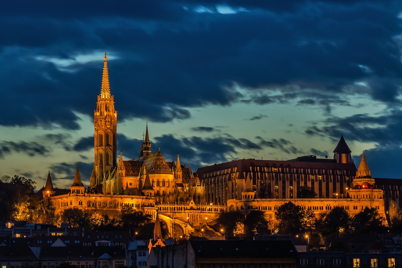 découvrez les monuments historiques emblématiques qui racontent l'histoire et le patrimoine culturel du monde. explorez leur architecture, leur signification et les récits fascinants qui les entourent.