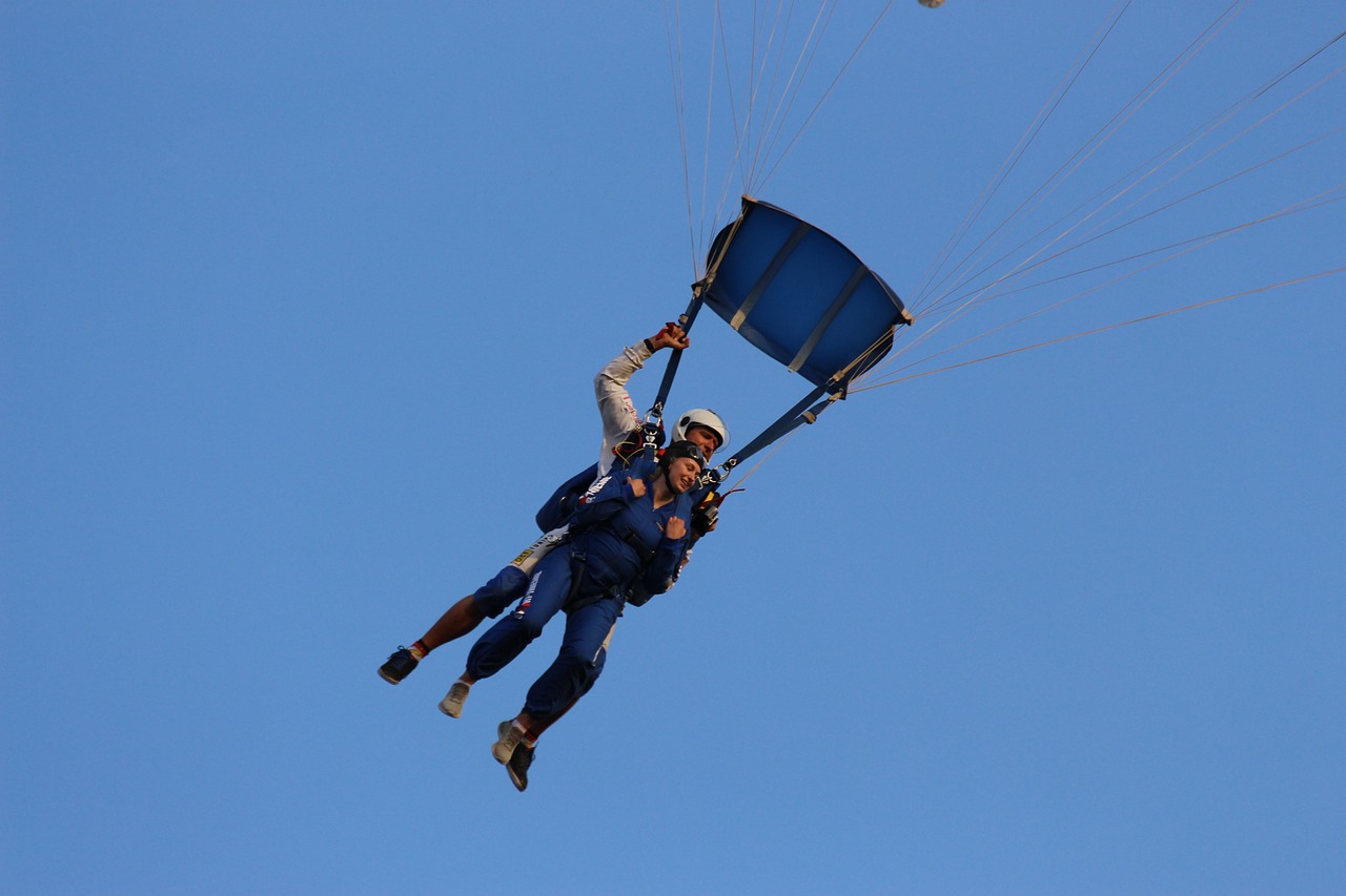 découvrez les meilleures destinations de parachutisme à travers le monde ! que vous soyez novice ou expert, explorez des lieux époustouflants pour une expérience inoubliable en pleine chute libre.