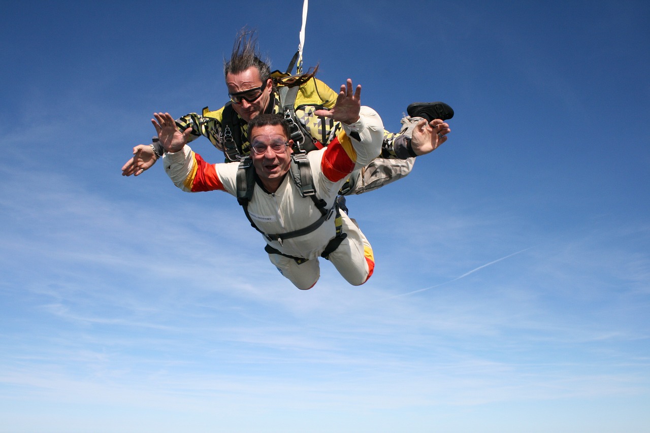 découvrez les meilleures destinations de parachutisme à travers le monde pour vivre des sensations fortes et admirer des paysages à couper le souffle. que vous soyez débutant ou expert, trouvez l'endroit parfait pour votre prochaine aventure de skydiving.