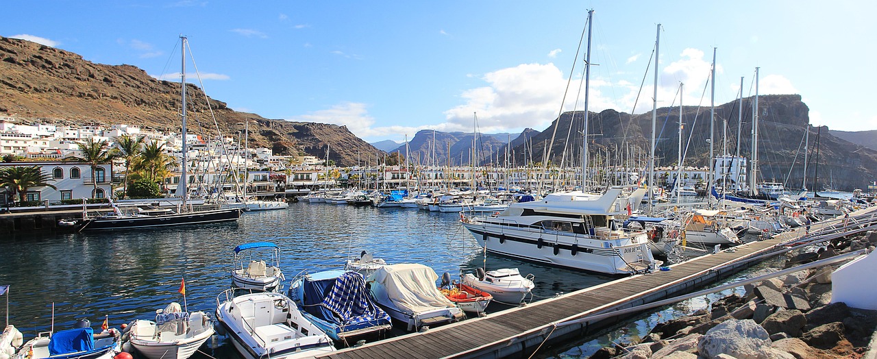 découvrez gran canaria, une île enchanteresse des canaries, où plages dorées, paysages volcaniques et charmants villages vous attendent. idéale pour les amoureux de la nature et les passionnés de culture, gran canaria promet des aventures inoubliables entre mer et montagne.