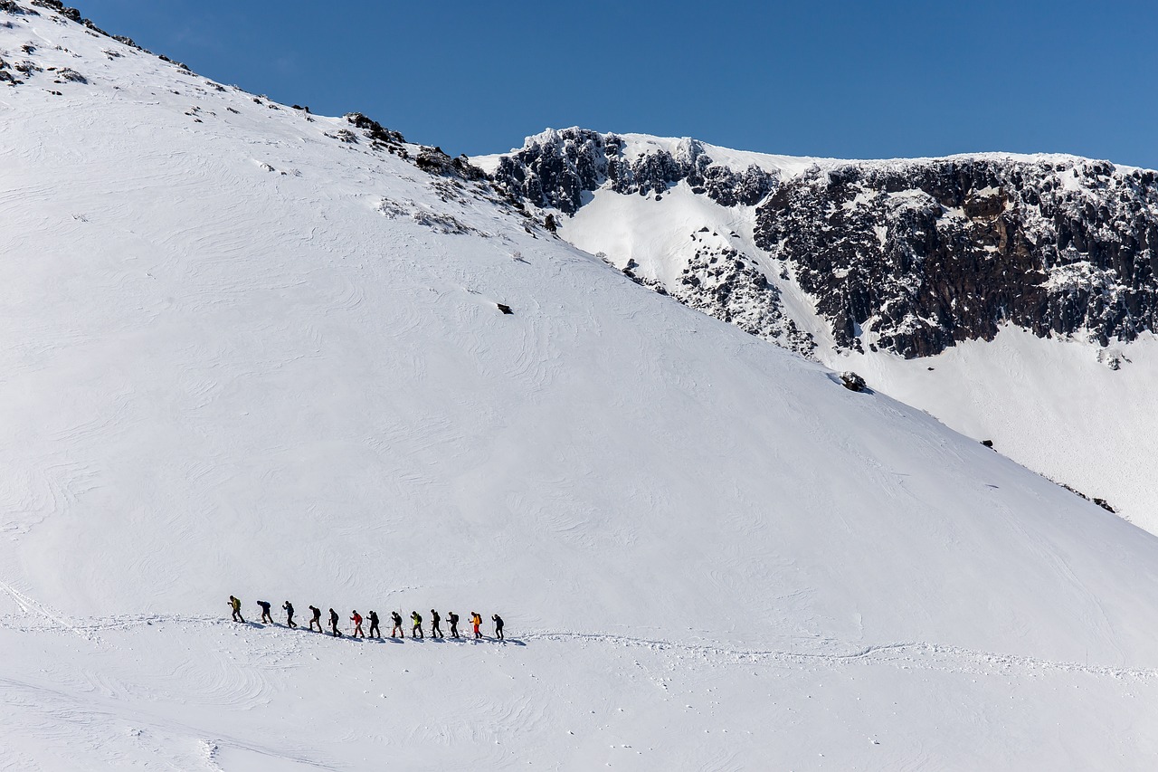 découvrez l'univers passionnant de l'escalade : techniques, conseils, et destinations incontournables pour les passionnés de grimpe, que vous soyez débutant ou expert. préparez-vous à relever de nouveaux défis et à explorer des paysages à couper le souffle.