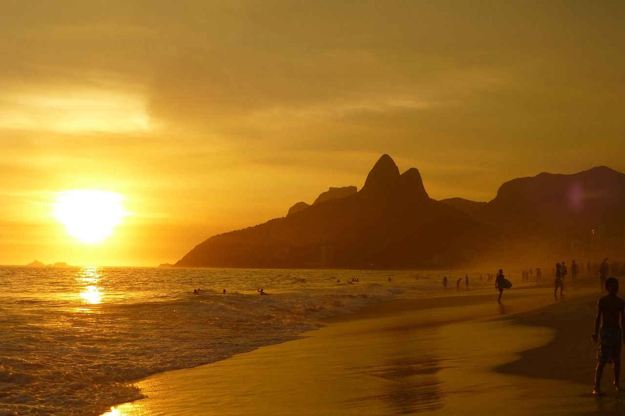 découvrez le brésil, un pays vibrant de culture, de couleurs et de traditions. explorez ses plages magnifiques, sa forêt amazonienne dense et sa cuisine savoureuse. imprégnez-vous du rythme de la samba et des festivités animées de rio de janeiro. le brésil vous attend pour une aventure inoubliable!