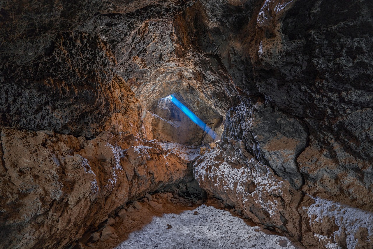 découvrez l'univers fascinant du caving, une aventure souterraine qui vous plonge dans des paysages uniques de grottes et de cavernes. explorez la beauté naturelle cachée sous nos pieds et vivez des sensations fortes au cœur de la terre.