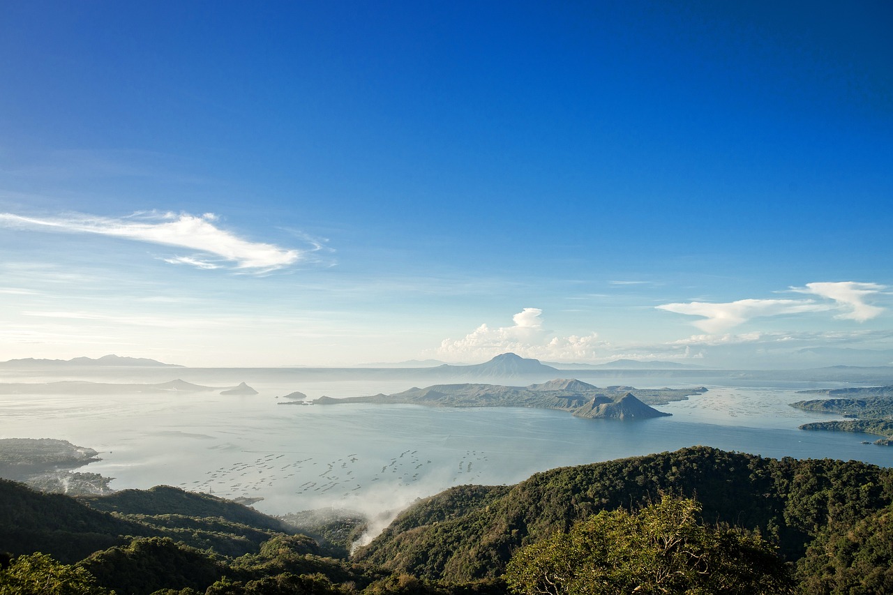 découvrez les lacs majestueux qui parsèment notre planète, des lieux idéaux pour la détente, les activités nautiques et l'exploration de la nature. plongez dans la beauté sereine des paysages lacustres et laissez-vous inspirer par la diversité des écosystèmes qui les entourent.