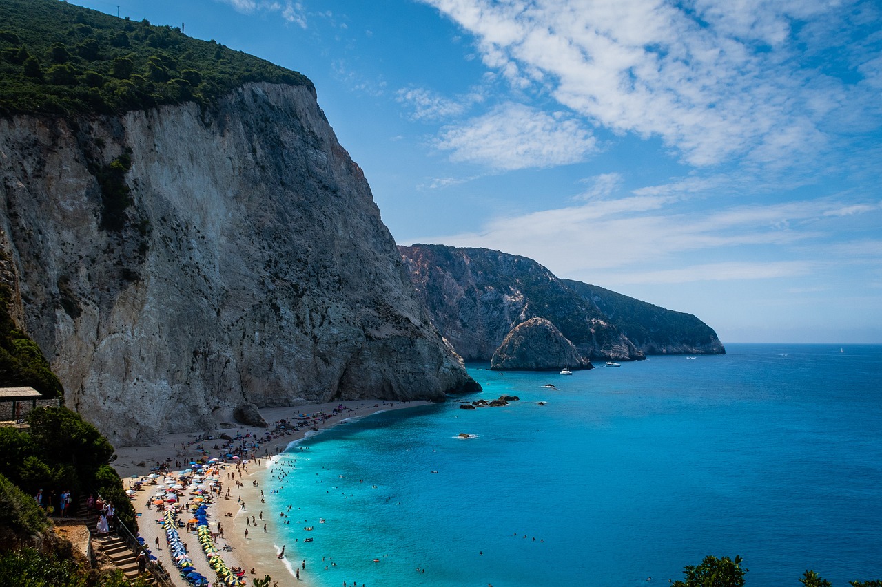 découvrez les merveilles de la grèce, des paysages à couper le souffle aux richesses historiques, en passant par une cuisine délicieuse et des plages de rêve. plongez dans l'histoire fascinante de la civilisation grecque tout en explorant ses îles enchanteuses et ses villes animées.