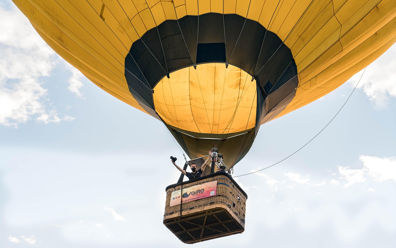 découvrez l'euphorie du tourisme d'aventure : des expériences inoubliables qui vous plongent au cœur de la nature et des défis palpitants. partez à l'assaut des montagnes, plongez dans des mers cristallines et vivez des moments d'adrénaline au contact de paysages exotiques.