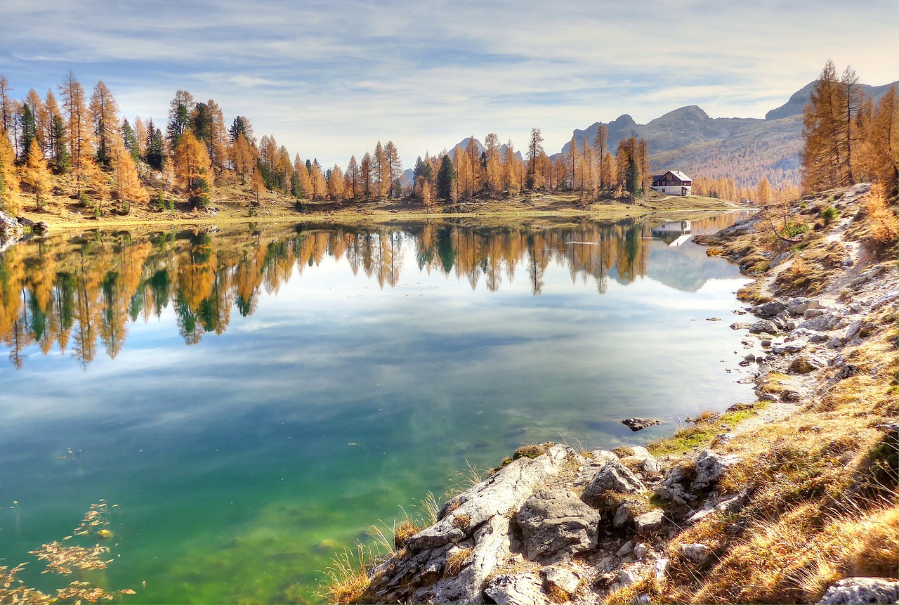 découvrez les lacs magnifiques, véritables havres de paix et de beauté naturelle. explorez des paysages enchanteurs, des eaux cristallines et des activités de plein air inoubliables. parfait pour les amoureux de la nature et les aventuriers.