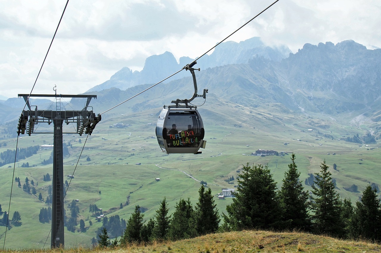 découvrez des aventures inoubliables en téléphérique avec notre guide complet sur les meilleures destinations, les panoramas époustouflants et les expériences uniques à vivre à bord des cabines suspendues.