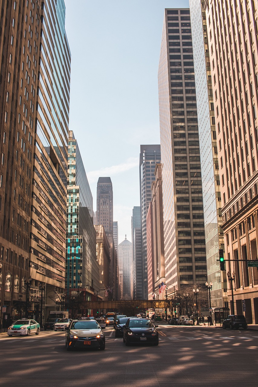 découvrez chicago, une métropole vibrante des états-unis, célèbre pour son architecture emblématique, sa scène artistique dynamique et sa cuisine délicieuse. explorez les musées, flânez le long du lac michigan et plongez dans l'histoire riche de cette ville captivante.