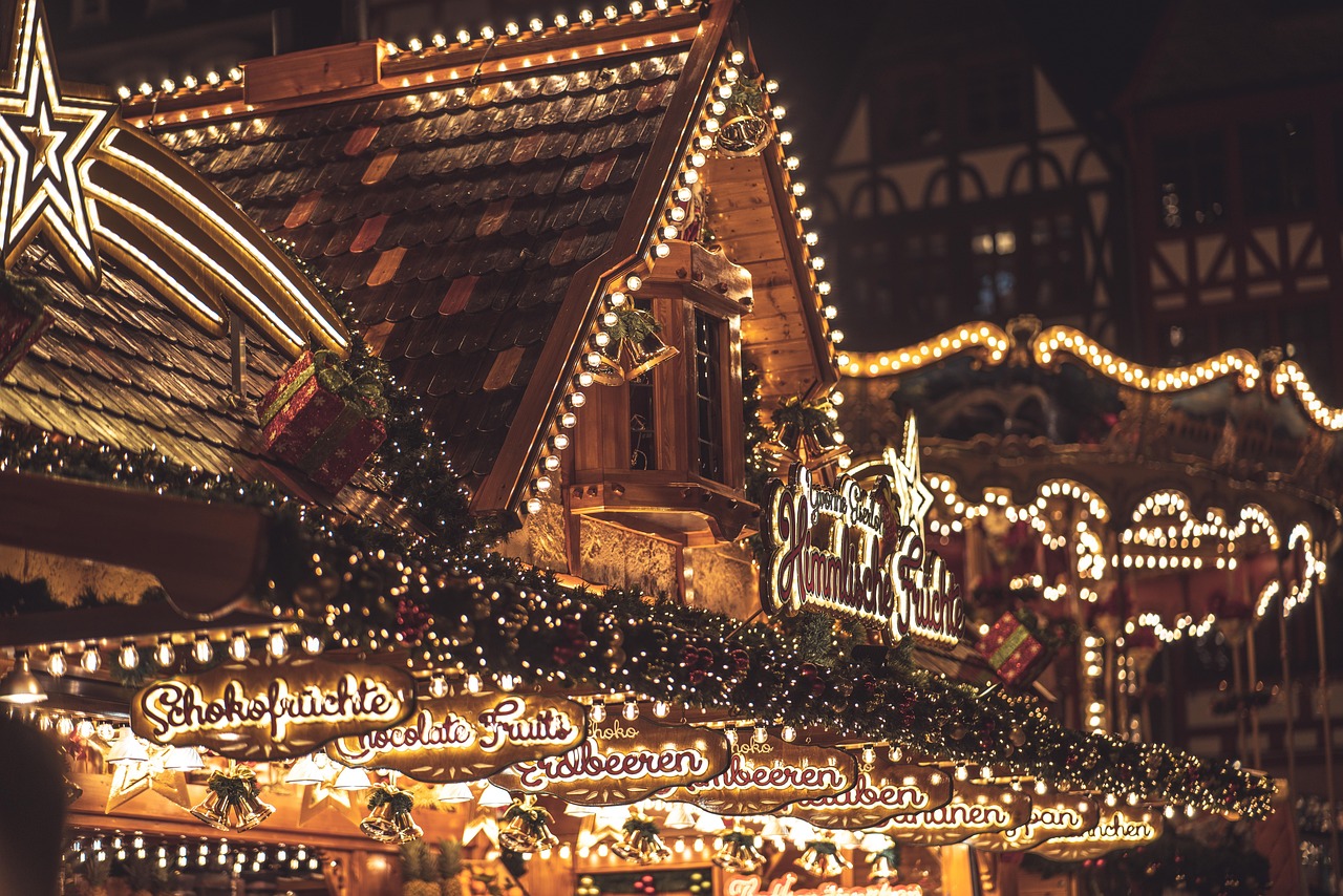 découvrez la magie des marchés de noël avec des chalets illuminés, des artisanats uniques et des délices gourmands. plongez dans l'esprit festif et explorez des traditions chaleureuses lors de votre visite dans les plus charmants marchés de noël.