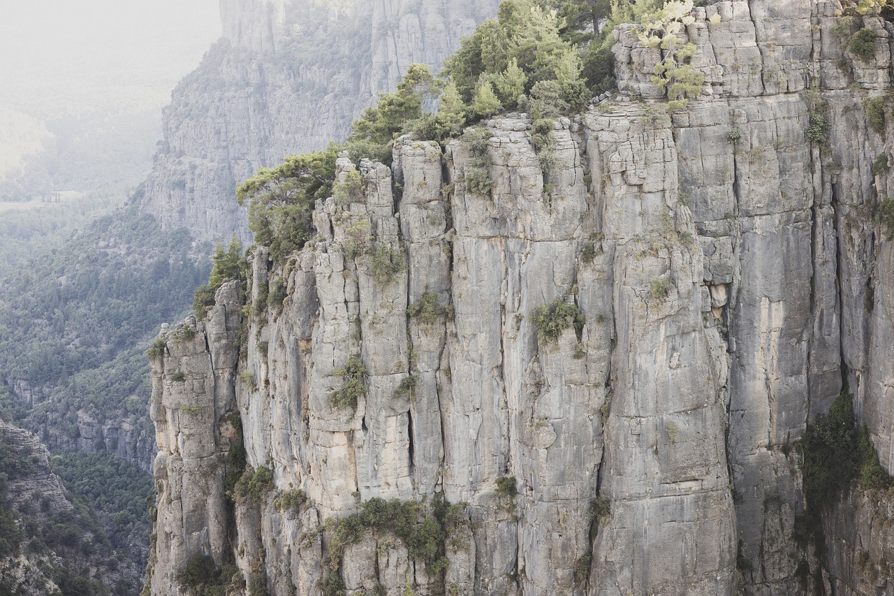 découvrez l'univers passionnant de l'escalade ! que vous soyez débutant ou grimpeur aguerri, explorez des techniques, des conseils et des destinations incontournables pour vivre pleinement votre passion pour la verticale.