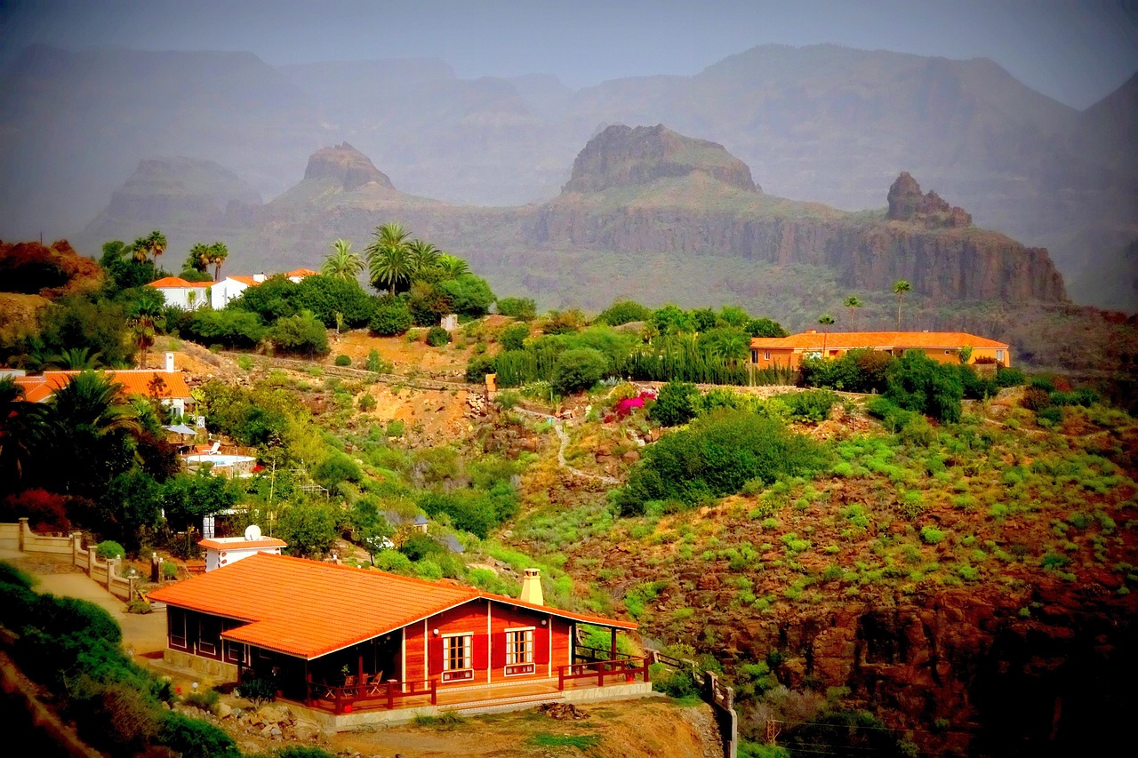 découvrez gran canaria, une île ensoleillée des canaries, célèbre pour ses plages dorées, ses paysages volcaniques variés et sa culture vibrante. parfait pour les amateurs de randonnée, de détente au bord de la mer et de découverte culinaire.