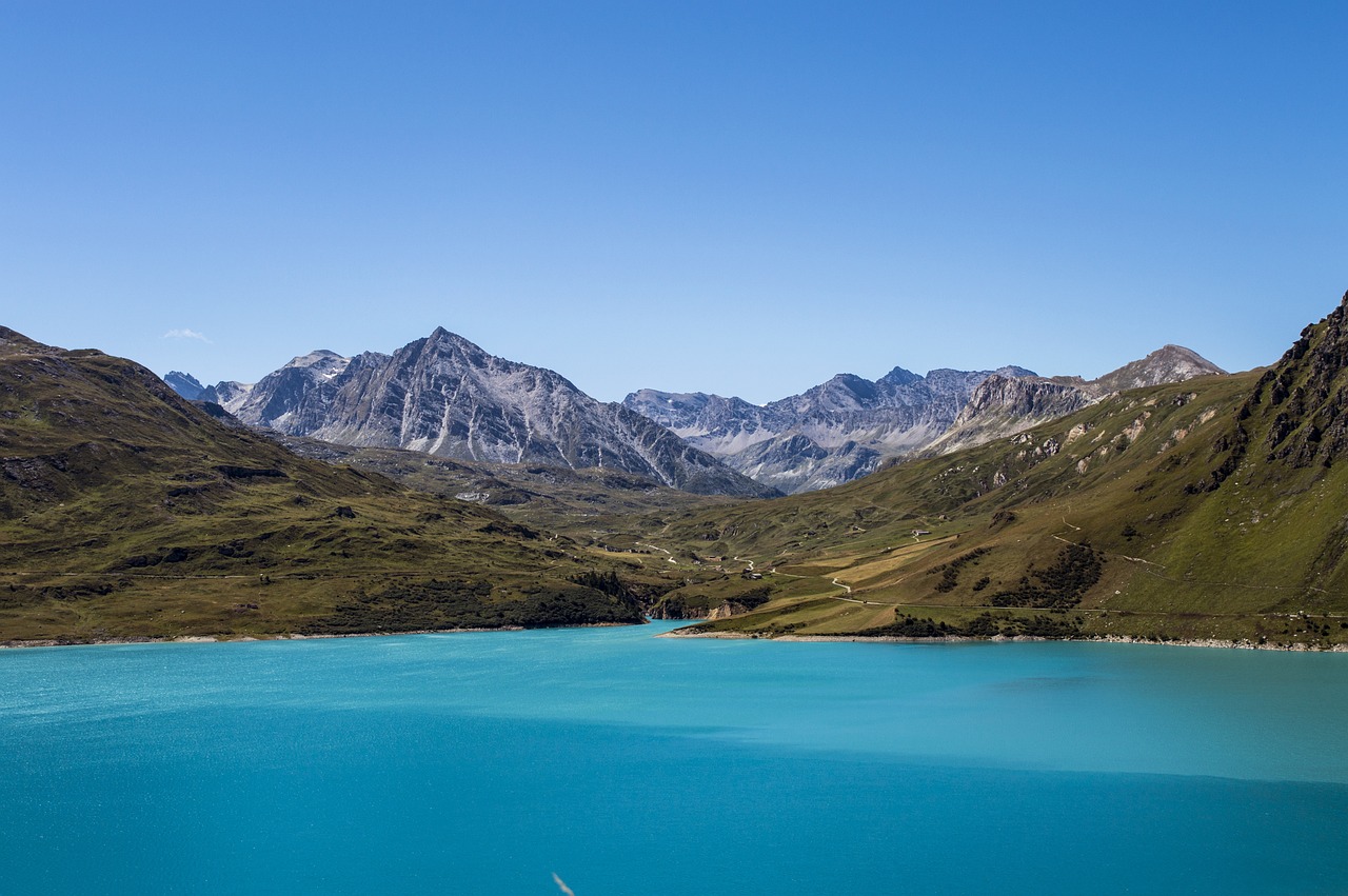 découvrez la beauté des lacs : des havres de paix entourés de nature, idéaux pour la détente, les activités nautiques et l'exploration. plongez dans un monde de sérénité et d'aventure au bord de l'eau.