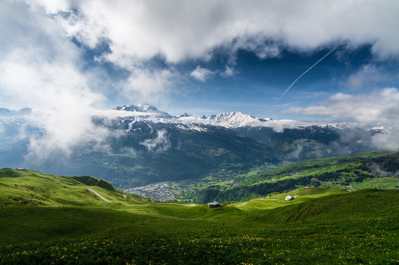 découvrez une multitude d'activités en montagne, allant de la randonnée et l'escalade au ski et au vtt. évadez-vous dans la nature, profitez de paysages époustouflants et vivez des aventures inoubliables en altitude.