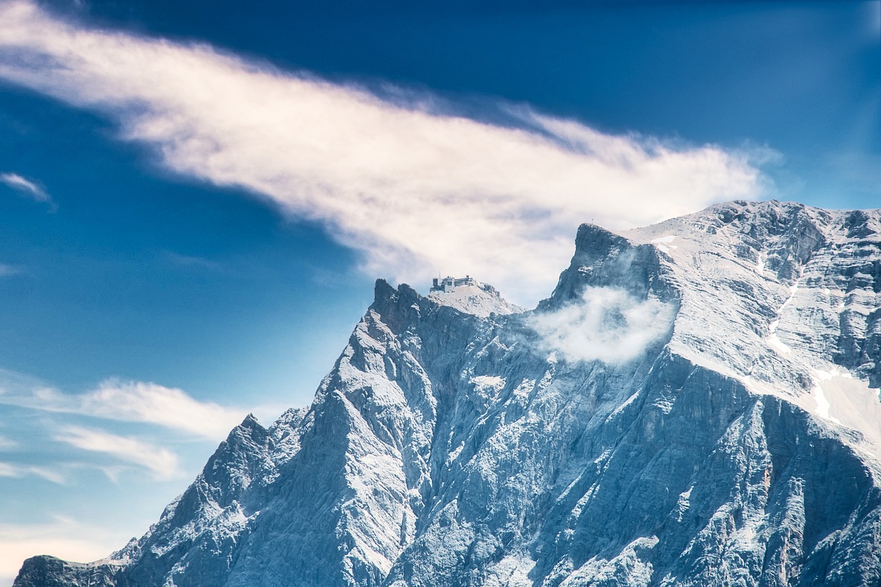 découvrez des paysages montagneux à couper le souffle, où la beauté naturelle se mêle à des panoramas spectaculaires. émerveillez-vous devant des sommets majestueux, des vallées verdoyantes et des lacs scintillants. plongez dans l'aventure en explorant ces décors grandioses, parfaits pour les amateurs de randonnée et de photographie.