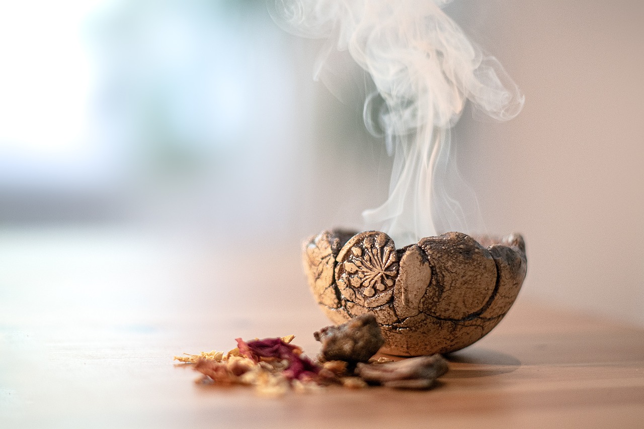 découvrez les rituels de purification pour harmoniser votre esprit, votre corps et votre âme. explorez des pratiques ancestrales qui favorisent la sérénité et le bien-être tout en vous reconnectant à votre essence.