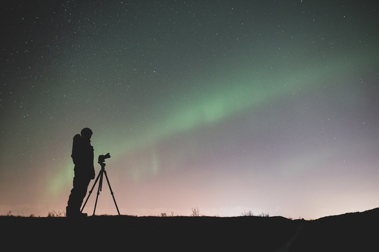 découvrez l'art de l'observation des étoiles avec notre guide complet sur le stargazing. apprenez à reconnaître les constellations, explorez les différents types de télescopes, et vivez des nuits inoubliables sous le ciel étoilé.