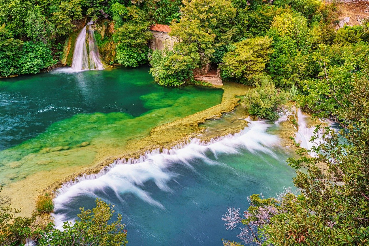 découvrez la beauté des chutes d'eau à travers le monde. des paysages époustouflants, des destinations de rêve et des moments inoubliables vous attendent au bord des plus majestueuses cascades.