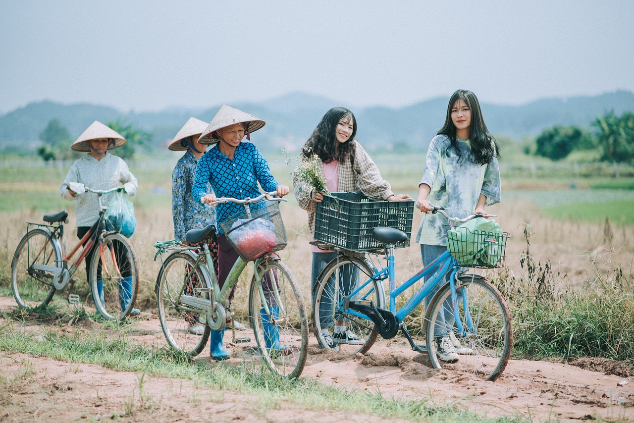 découvrez l'évolution des rôles des femmes à travers l'histoire et dans la société moderne. explorez les défis et les réussites qui façonnent leur place essentielle dans divers domaines, allant du travail à la famille, en passant par l'engagement social.