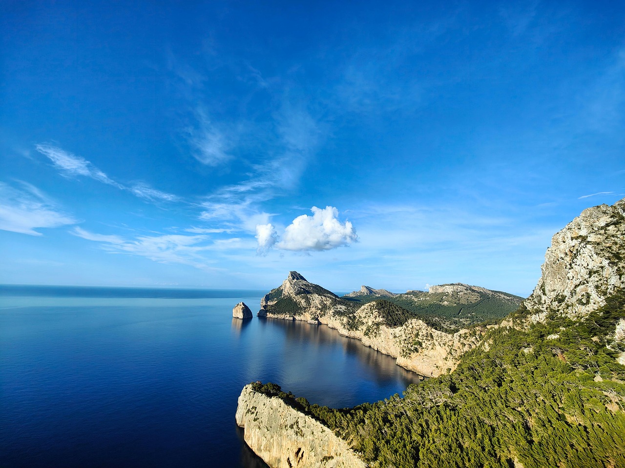 découvrez les sites classés au patrimoine mondial de l'unesco, véritables trésors de l'humanité qui reflètent la richesse culturelle et naturelle de notre planète. explorez ces destinations uniques, témoins d'histoires fascinantes et de beautés époustouflantes, tout en soutenant leur conservation pour les générations futures.