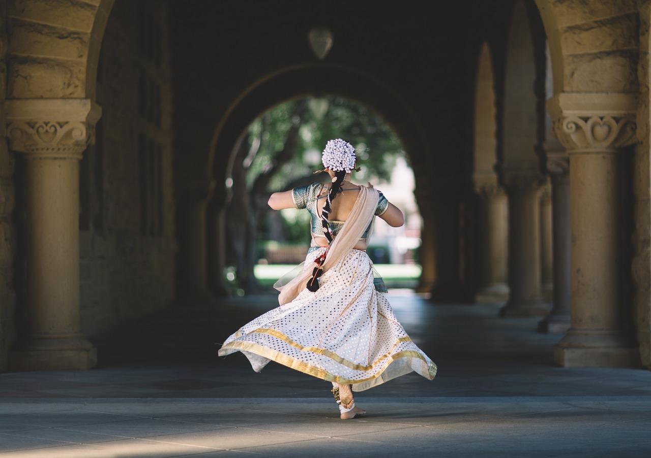 découvrez les traditions fascinantes du monde entier, de leur histoire à leur signification profonde. plongez dans un voyage culturel enrichissant qui met en lumière les coutumes et rituels qui façonnent nos sociétés.