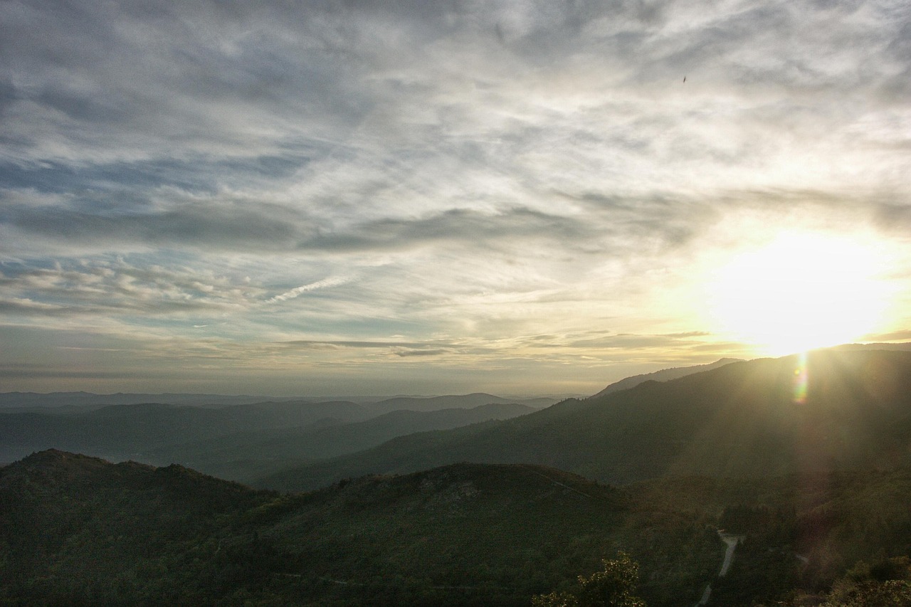 découvrez les cévennes, un paysage préservé au cœur du sud de la france, offrant des randonnées spectaculaires, une biodiversité exceptionnelle et un riche patrimoine culturel. explorez ses villages pittoresques, ses gorges impressionnantes et plongez dans l'authenticité de cette région pleine de charme.