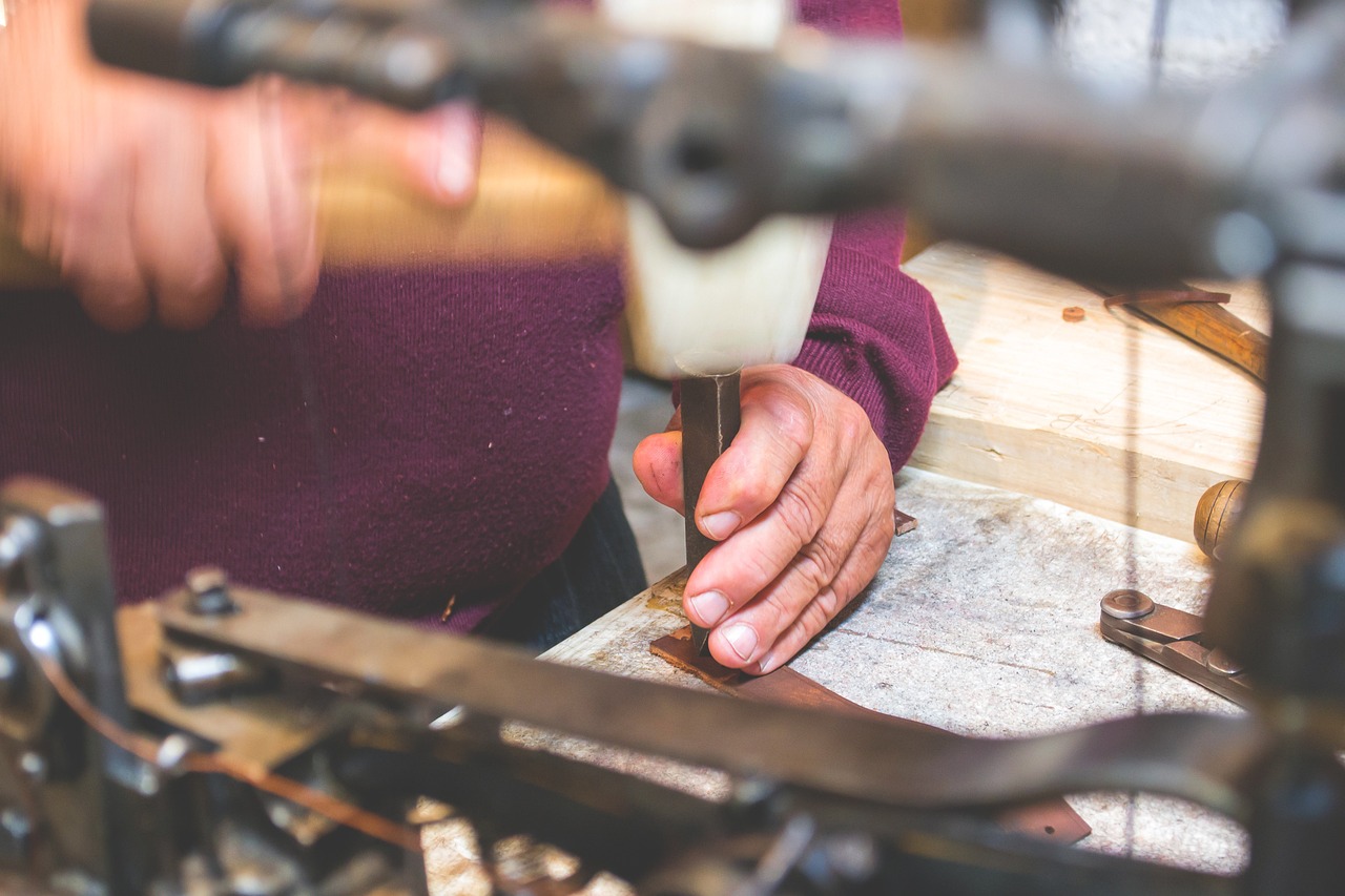 découvrez l'artisanat local, un savoir-faire unique et authentique qui met en valeur la créativité et l'expertise des artisans de notre région. plongez dans un univers de créations faites main, alliant tradition et modernité.