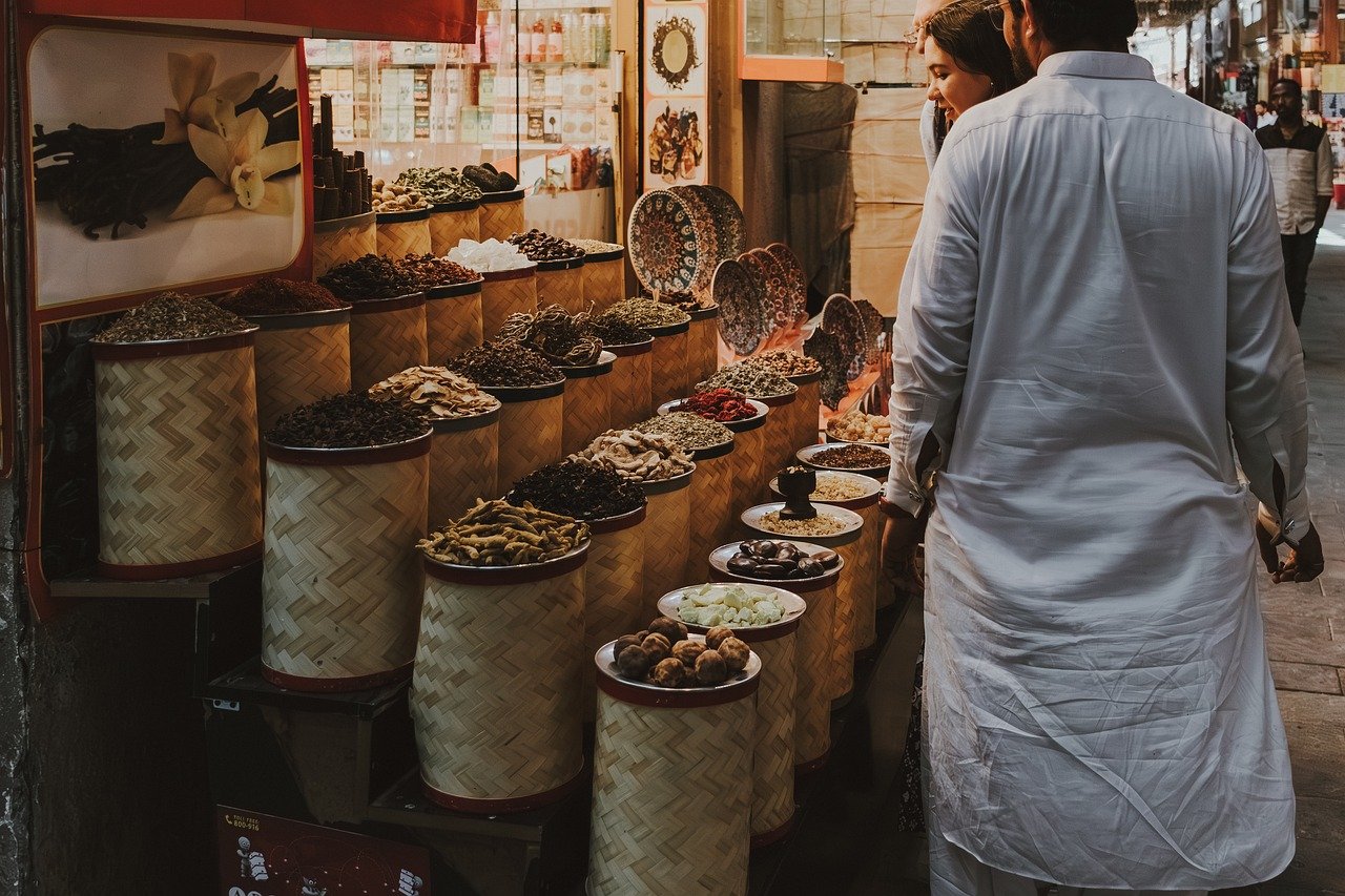 découvrez les traditions locales fascinantes qui font vibrer les communautés. plongez dans l'héritage culturel, les coutumes uniques et les festivals colorés qui enrichissent le patrimoine de chaque région. apprenez comment ces pratiques anciennes perdurent et évoluent à travers le temps.