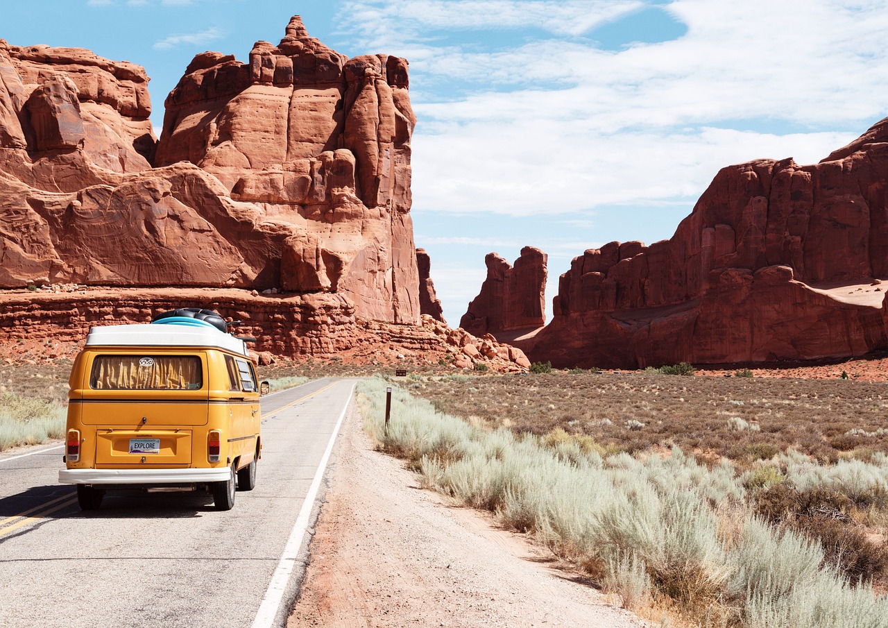 découvrez l'aventure ultime avec notre guide sur le road trip : des conseils pratiques, des itinéraires incontournables et des astuces pour profiter pleinement de votre voyage sur la route. préparez-vous à explorer des paysages à couper le souffle et à vivre des expériences inoubliables en toute liberté.